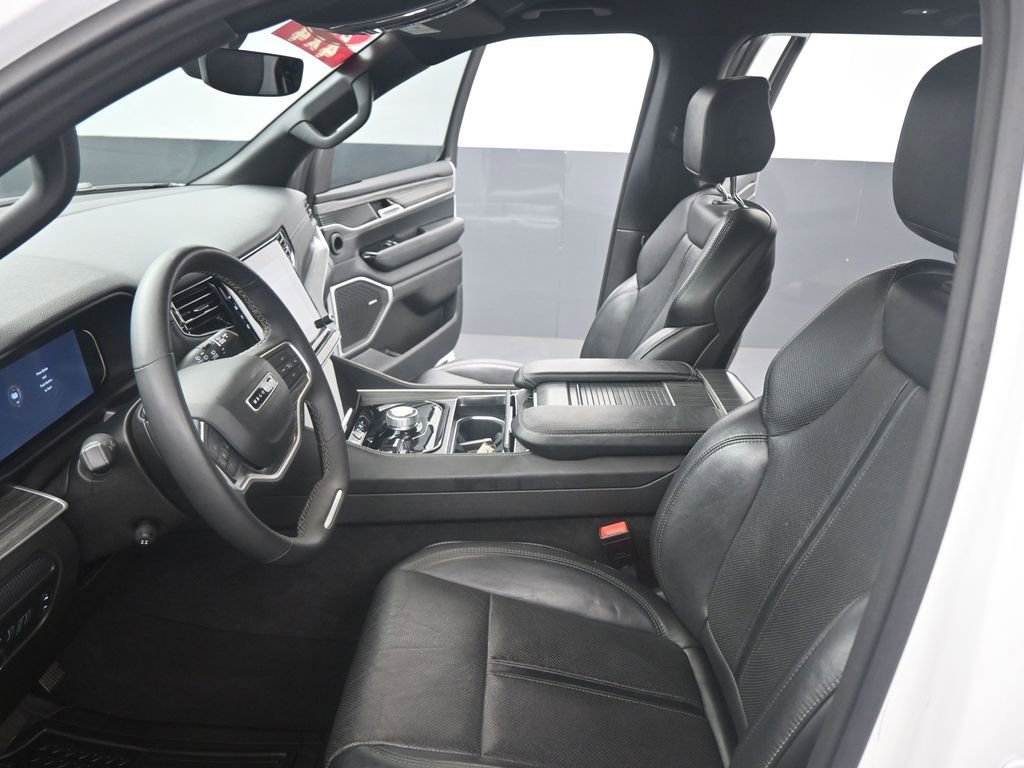 Used 2024 Jeep Wagoneer L Series II w/ Flexible Seating Group image 11