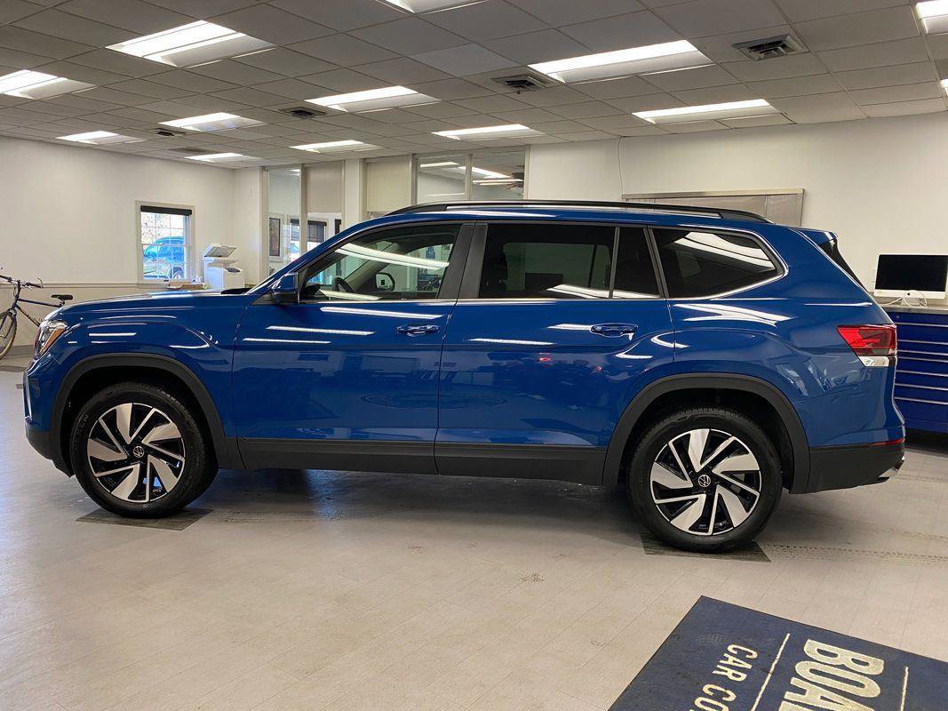 Used 2025 Volkswagen Atlas SE image 2