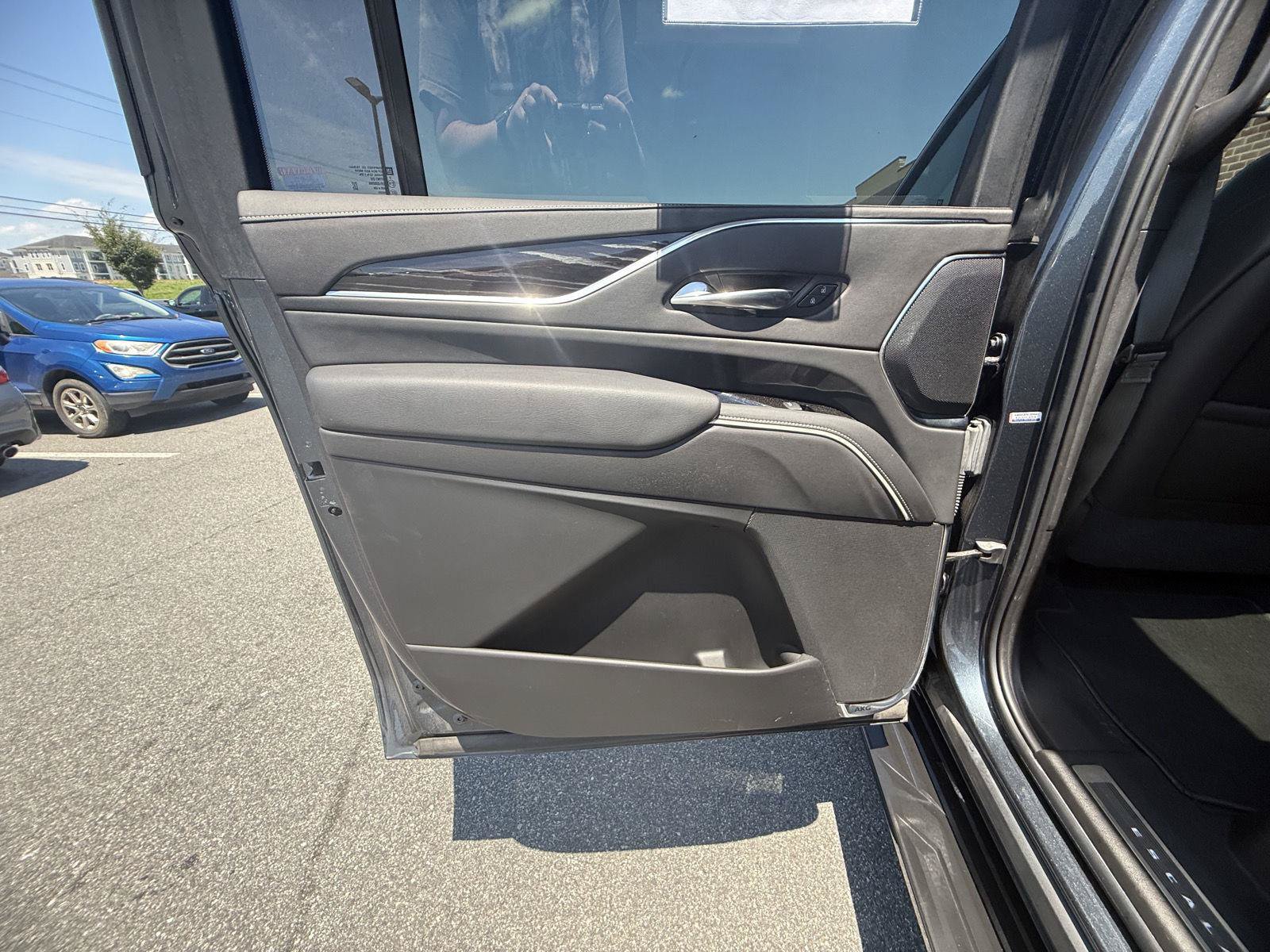 Used 2021 Cadillac Escalade ESV Sport w/ Driver Assist Tech Package AWD/4WD image 26