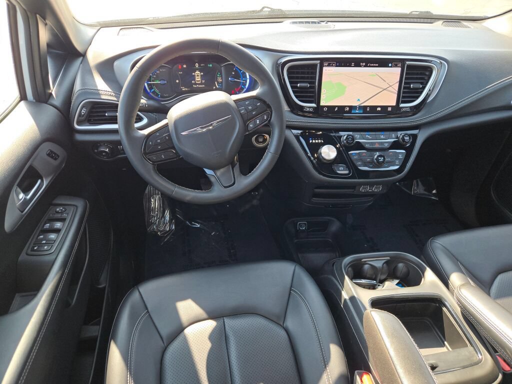 Certified 2024 Chrysler Pacifica Limited FWD image 7