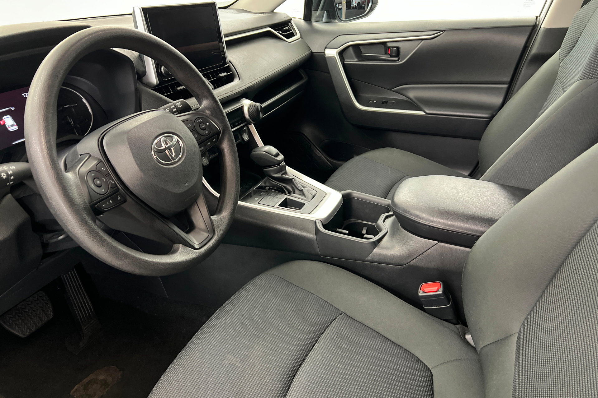 Used 2024 Toyota RAV4 LE image 16