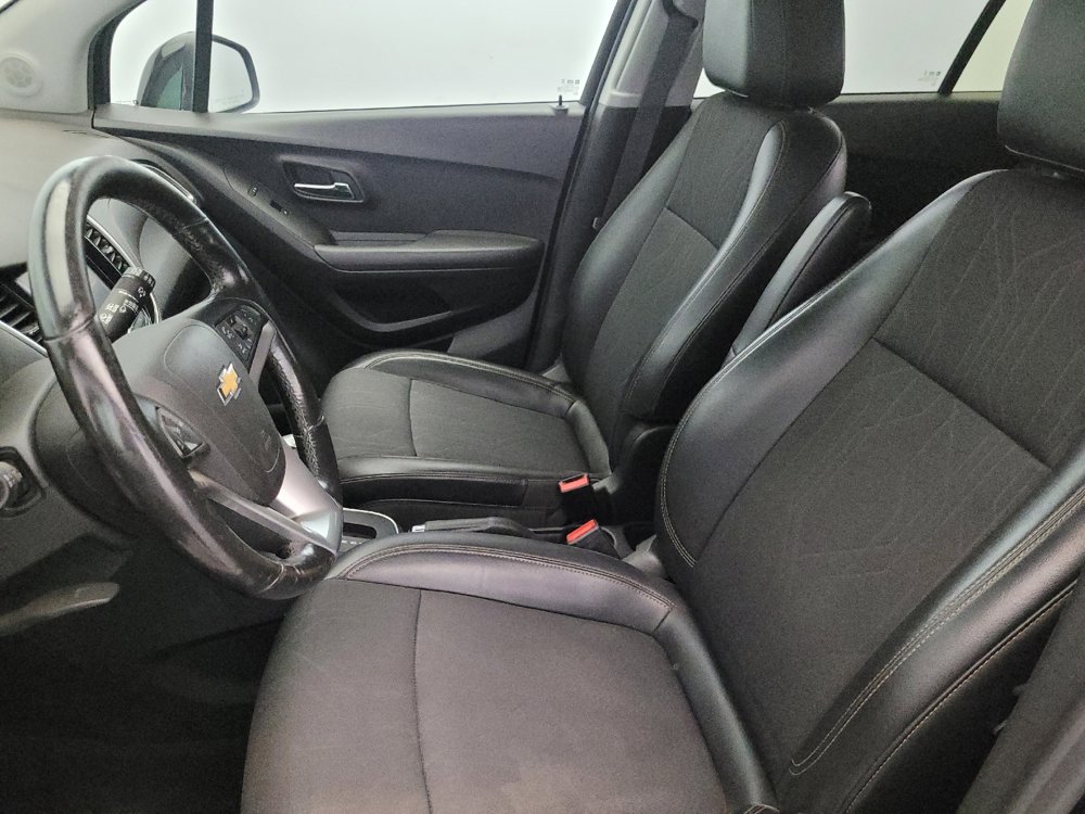Used 2019 Chevrolet Trax LT w/ LT Convenience Package AWD/4WD image 17