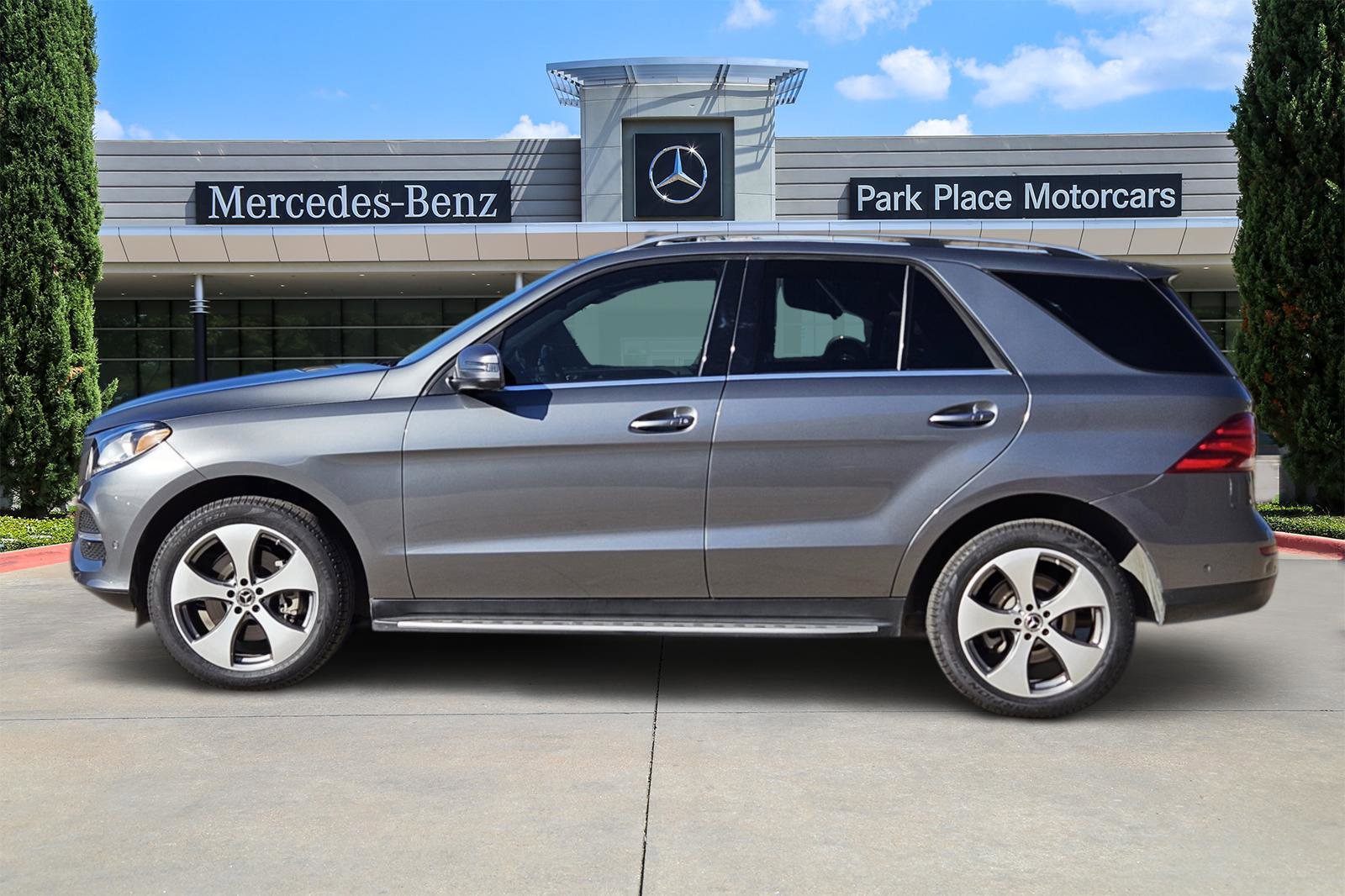 Used 2019 Mercedes-Benz GLE 400 4MATIC image 3