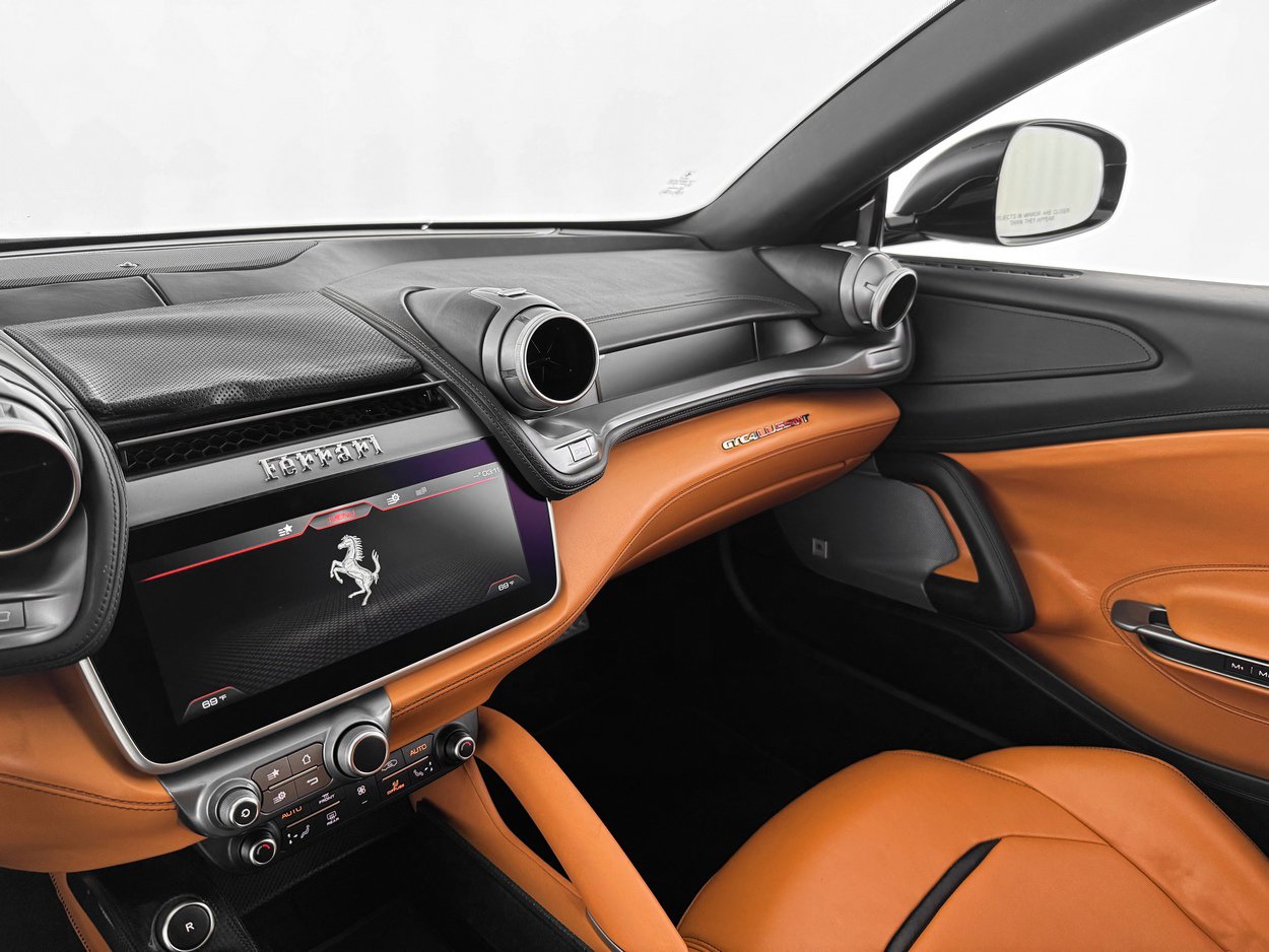 Used 2018 Ferrari GTC4Lusso T image 18