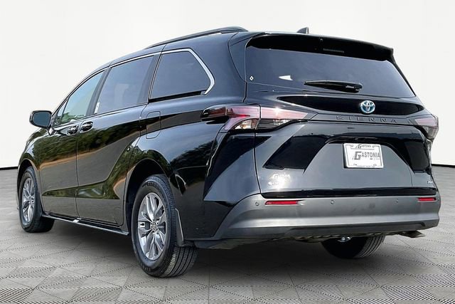 Used 2025 Toyota Sienna XLE image 4