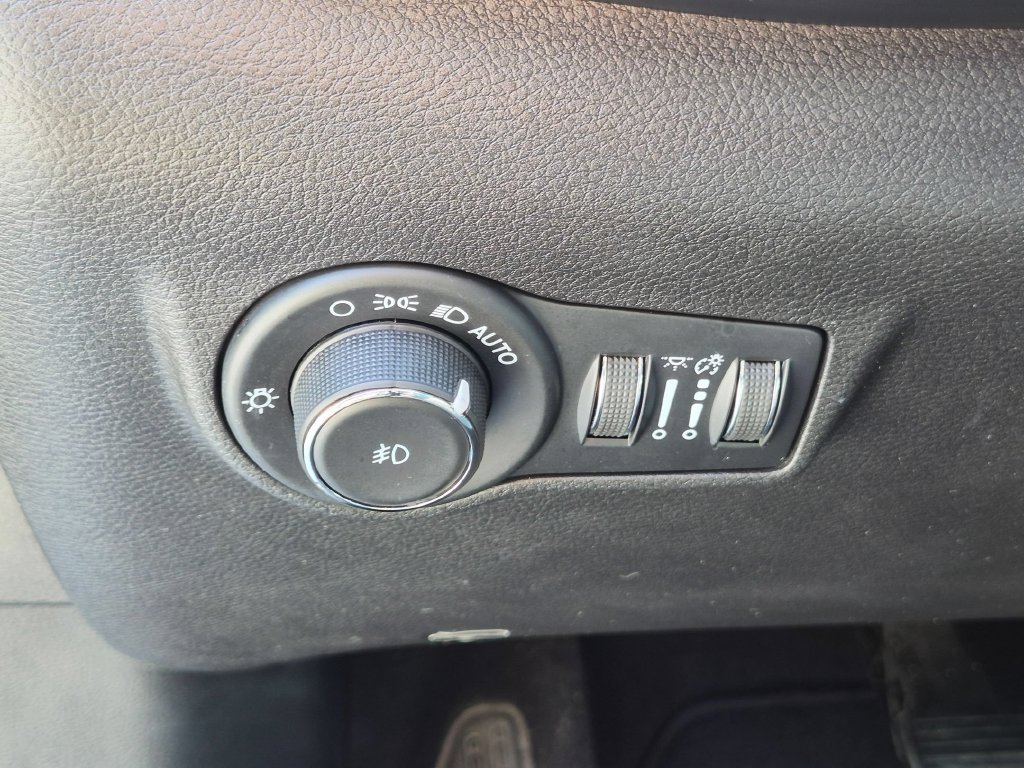 Used 2023 Jeep Compass Limited w/ Sun and Sound Group AWD/4WD image 15