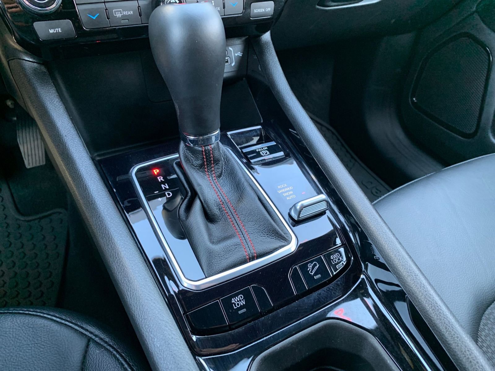 Used 2025 Jeep Compass Trailhawk image 40