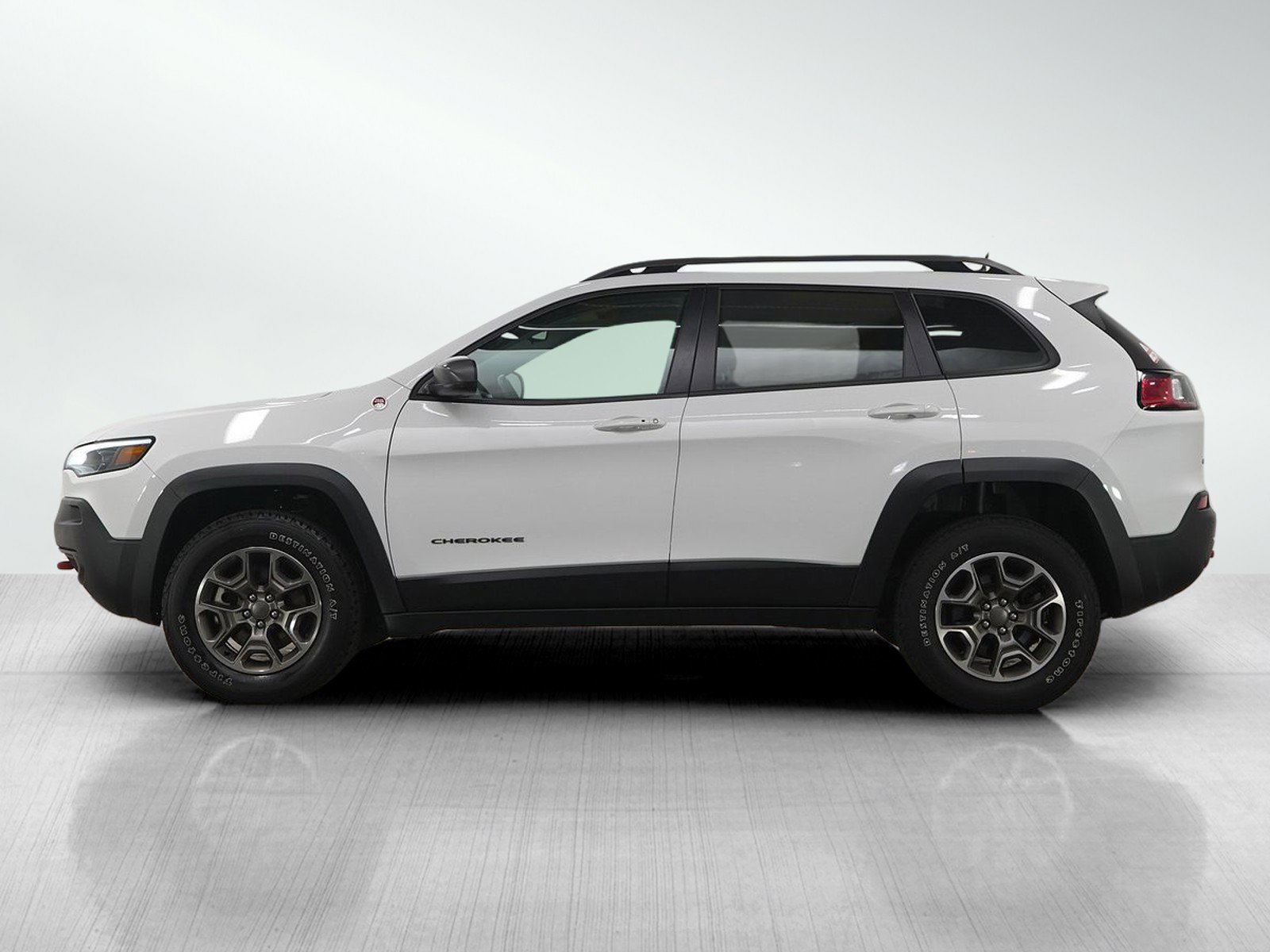Used 2021 Jeep Cherokee Trailhawk image 2