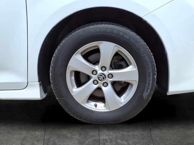 Used 2020 Toyota Sienna L FWD image 9