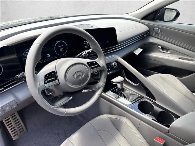 Certified 2025 Hyundai Elantra SEL image 3