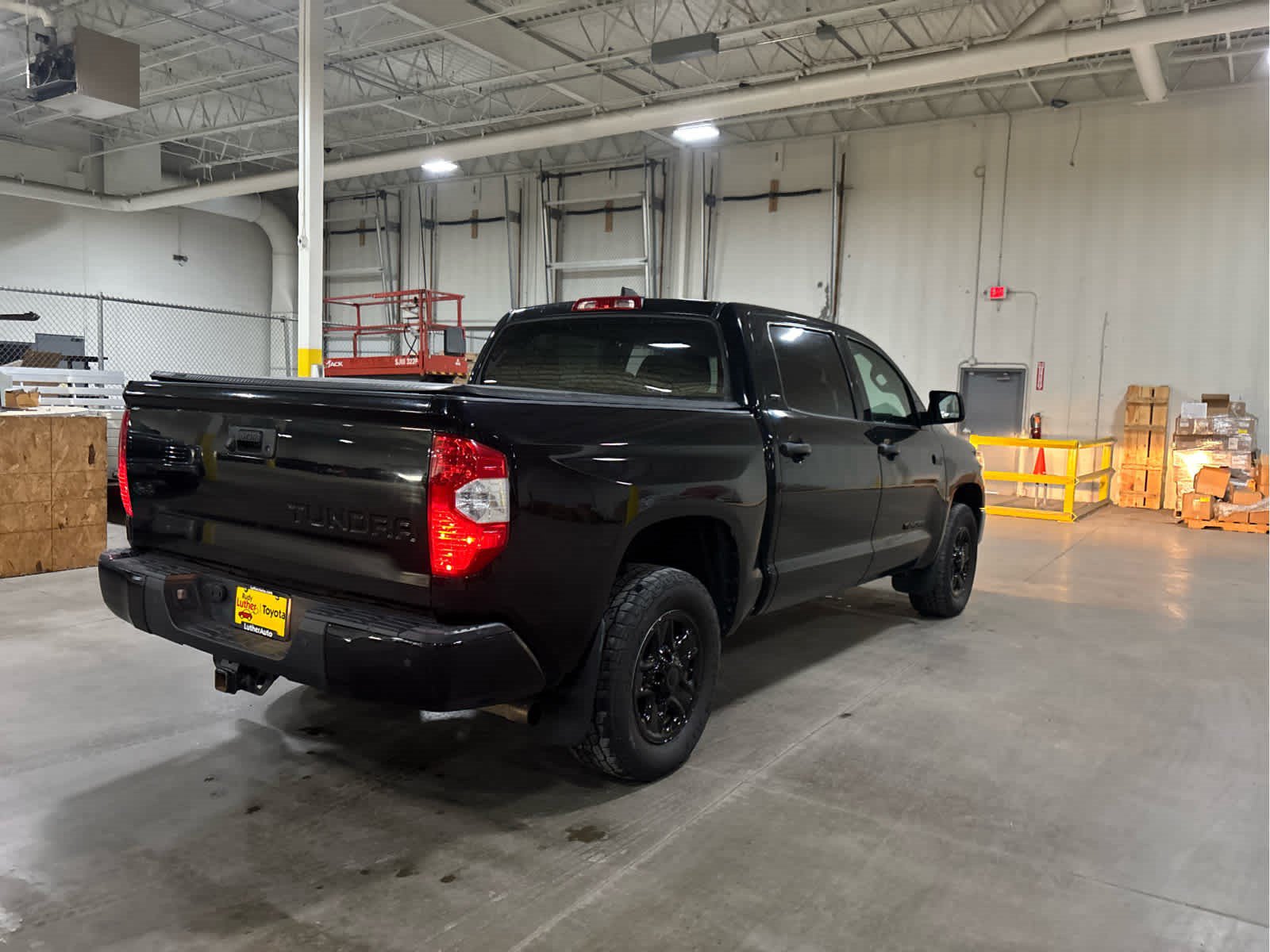 Used 2020 Toyota Tundra SR5 w/ SR5 Convenience Package AWD/4WD image 6