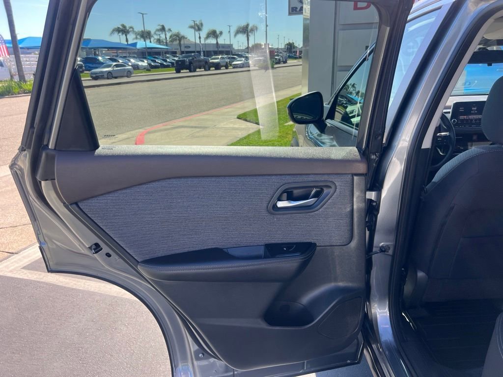 Used 2022 Nissan Rogue SV FWD image 29