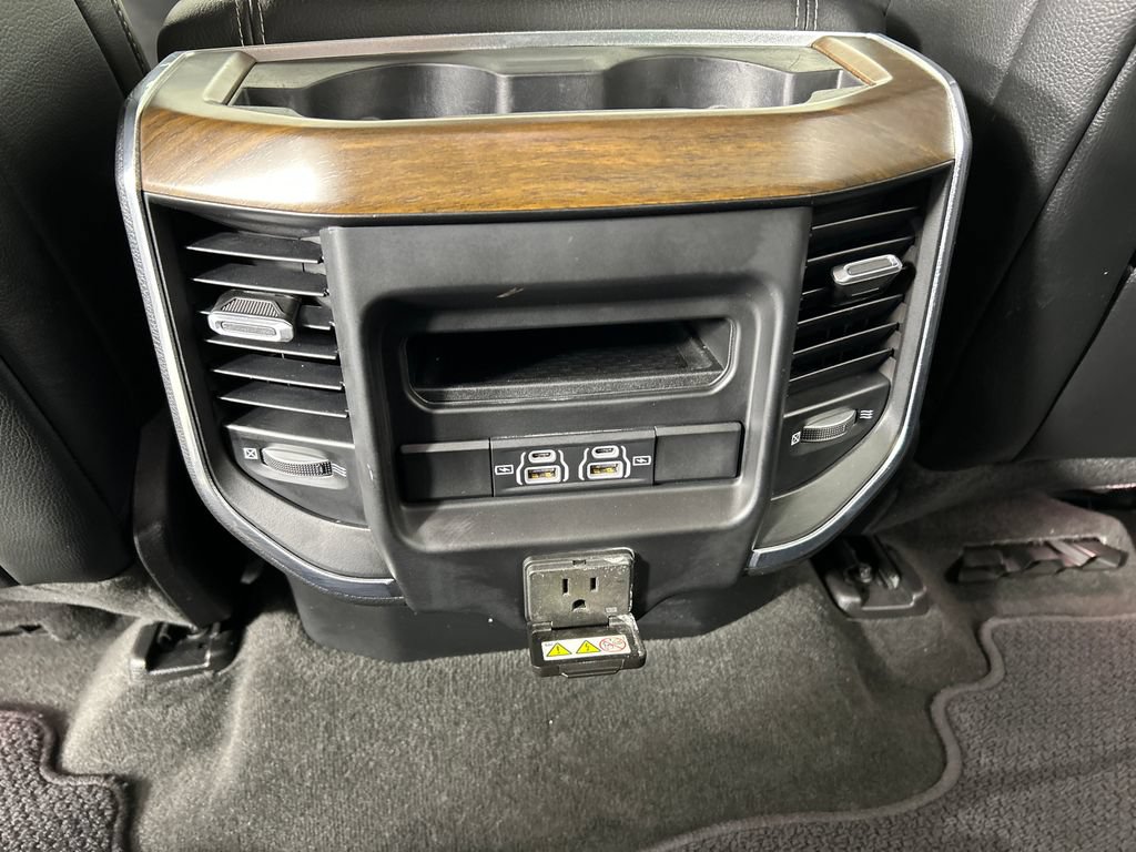 Used 2022 RAM 1500 Laramie AWD/4WD image 18