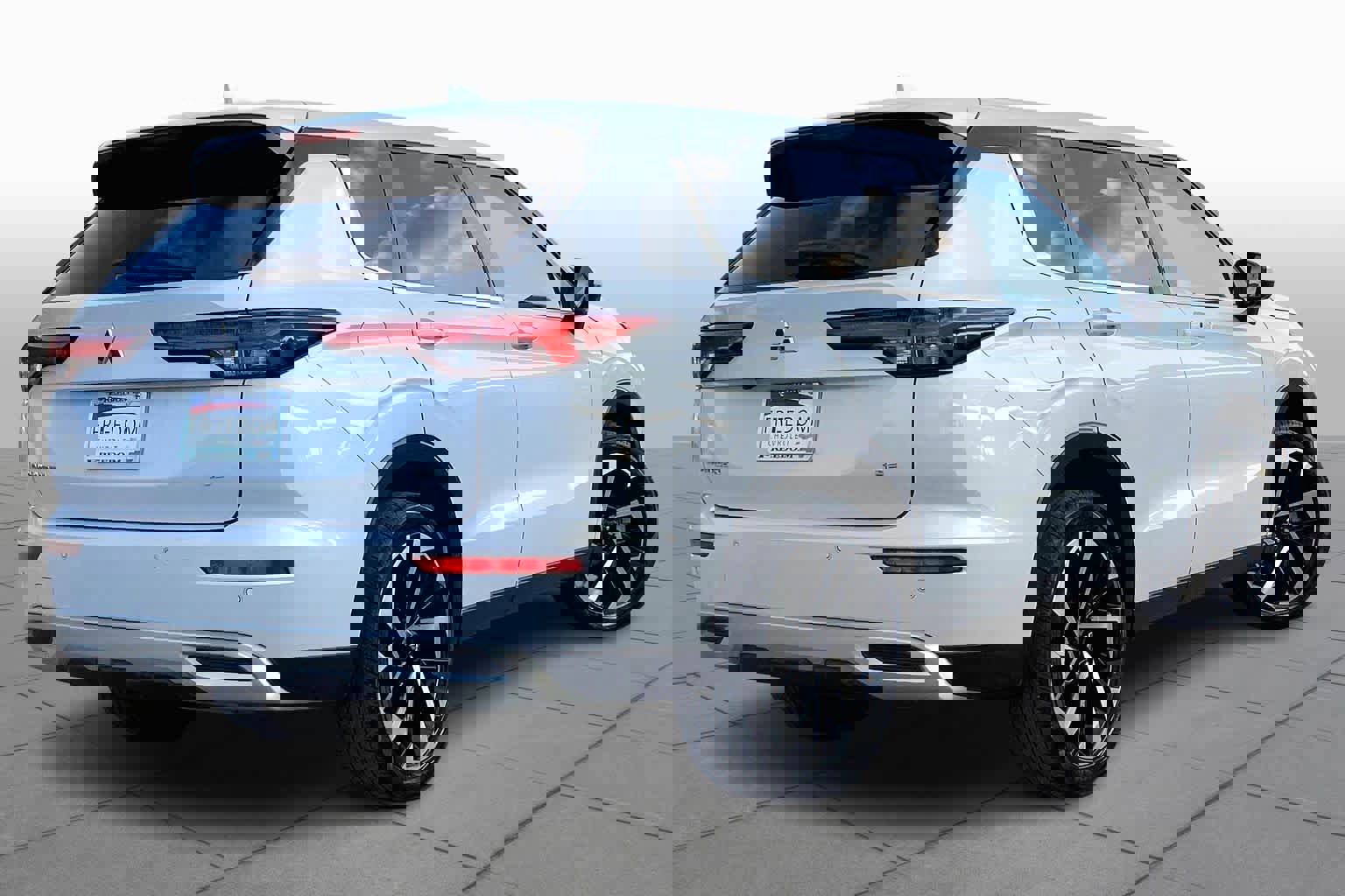 Used 2023 Mitsubishi Outlander SE image 12