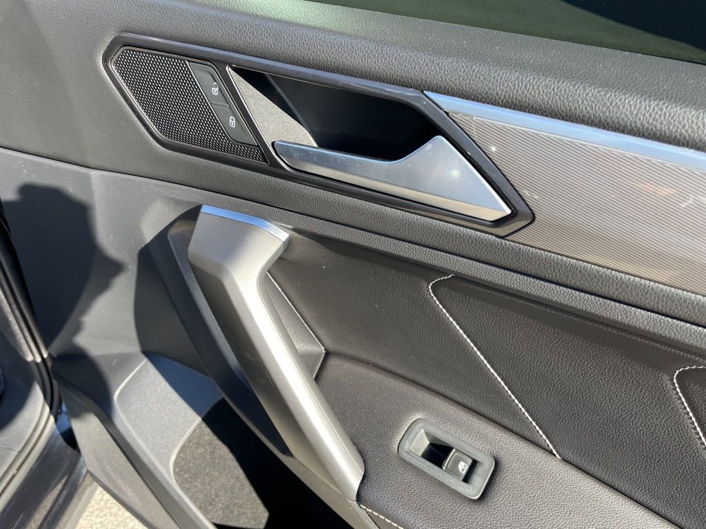 Used 2022 Volkswagen Tiguan SE R-Line image 30