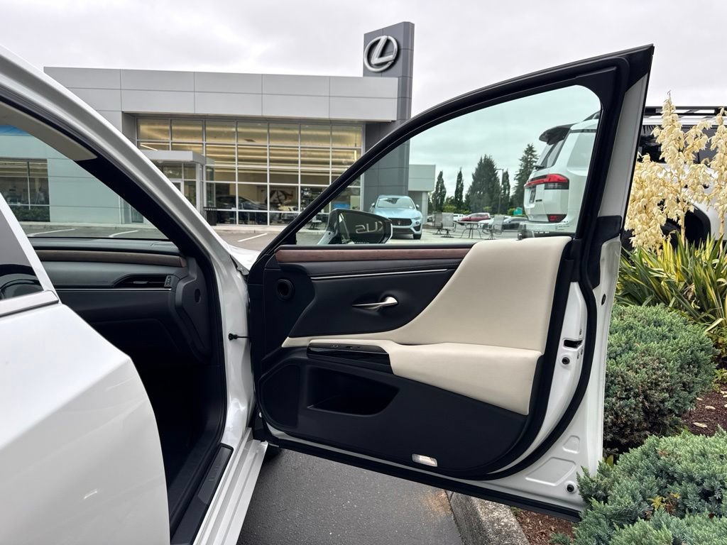 Certified 2023 Lexus ES 250 w/ Premium Package AWD/4WD image 19