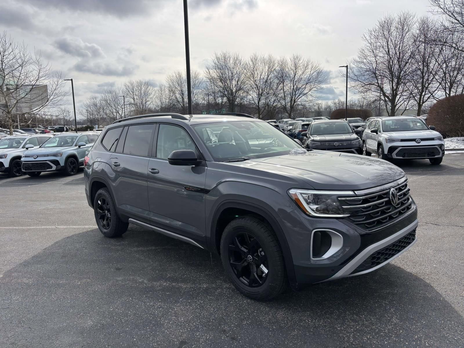 New 2026 Volkswagen Atlas Peak Edition AWD/4WD image 1