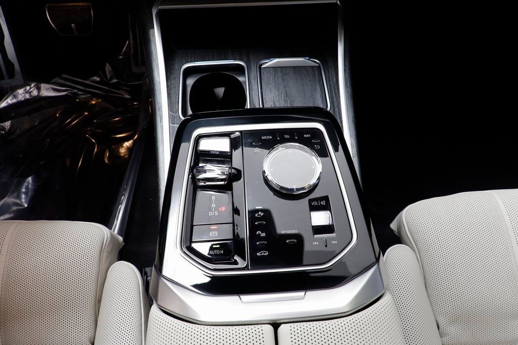 Used 2024 BMW 760i xDrive w/ Premium Package 2 image 14