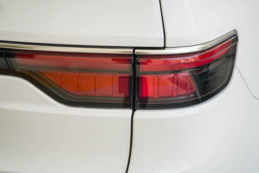 Used 2022 Jeep Wagoneer Series II RWD image 7