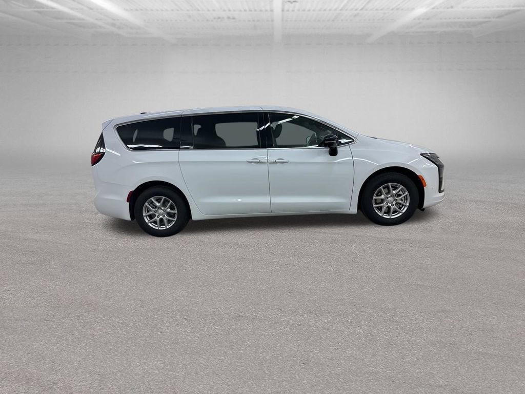 New 2027 Chrysler Pacifica Select FWD image 14