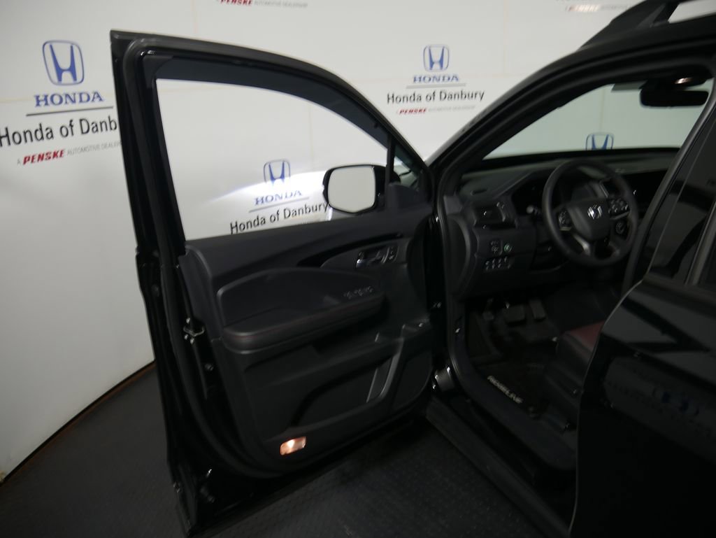 Certified 2025 Honda Ridgeline Black Edition image 11