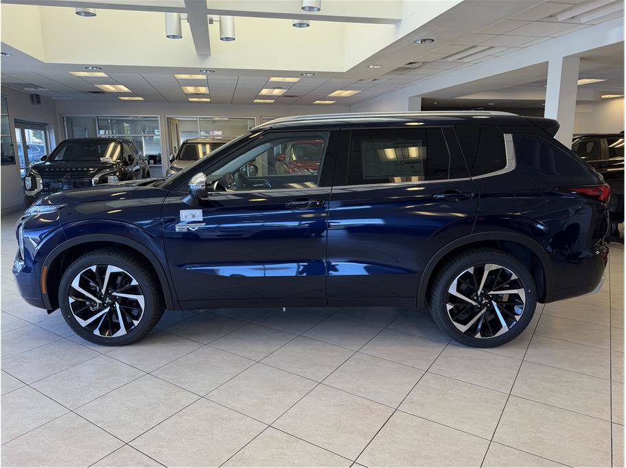 Used 2025 Mitsubishi Outlander 4WD Plug-In Hybrid image 8
