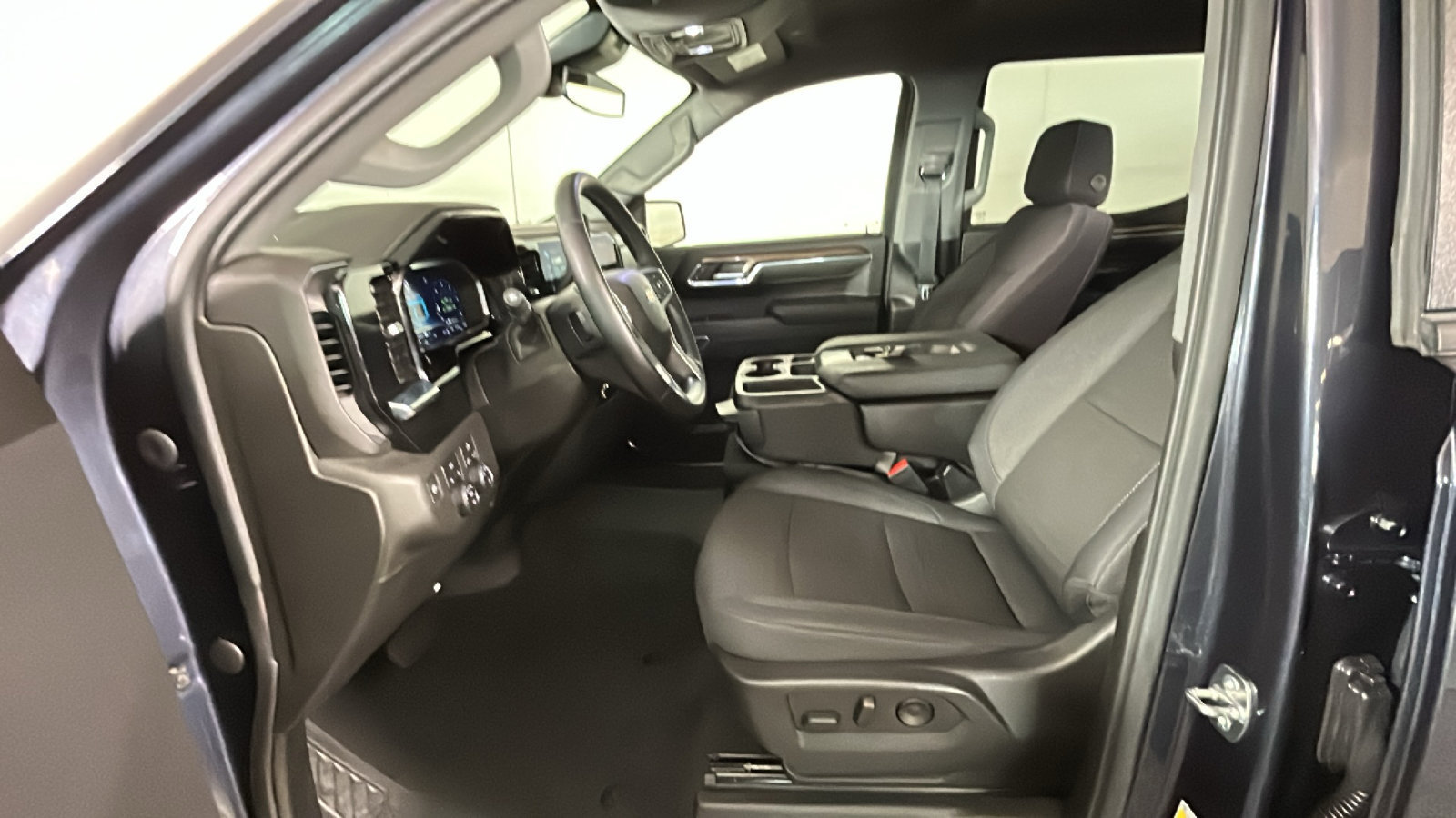 Used 2024 Chevrolet Silverado 1500 LT AWD/4WD image 13