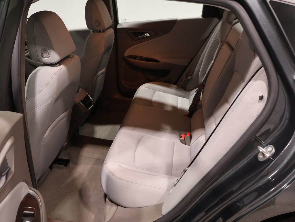 Used 2017 Chevrolet Malibu LT image 18