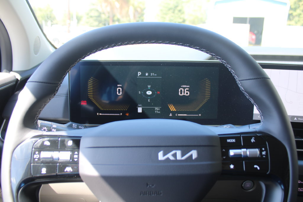 New 2027 Kia Carnival LX FWD image 30