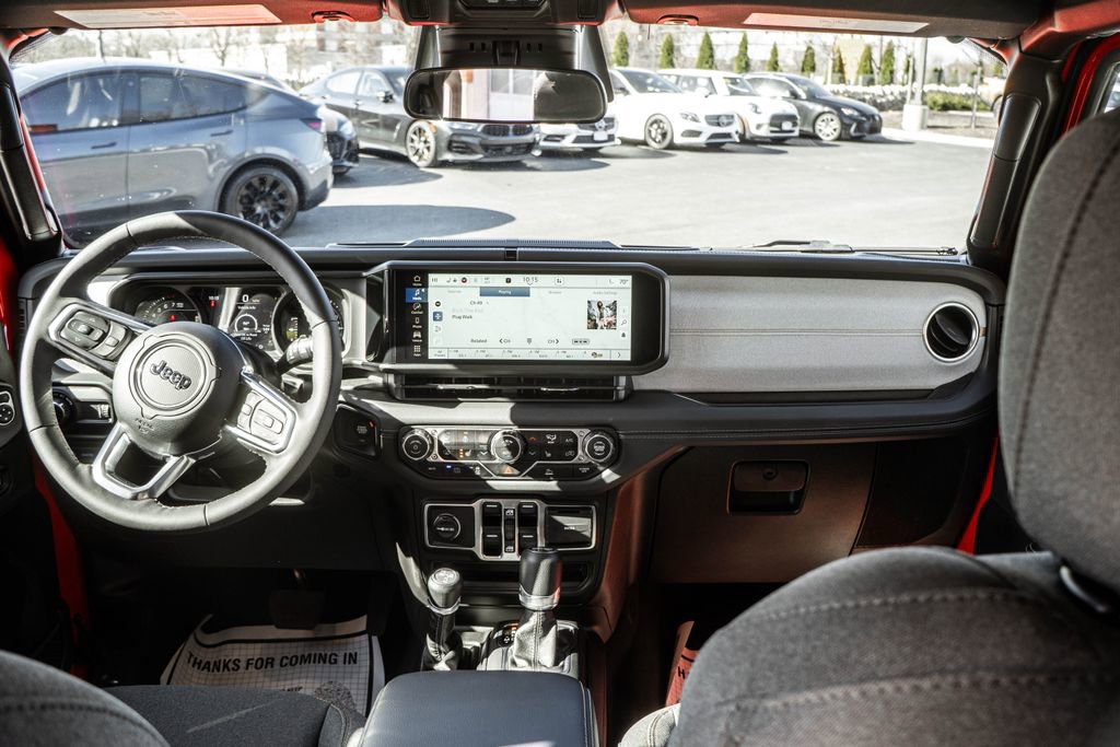 Used 2025 Jeep Wrangler Unlimited Sahara image 8