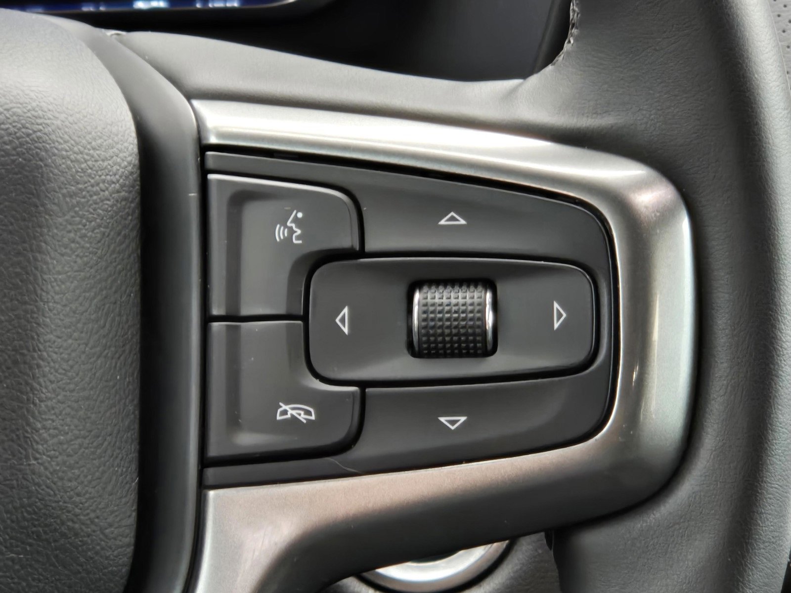 Used 2024 Chevrolet Suburban Premier image 15