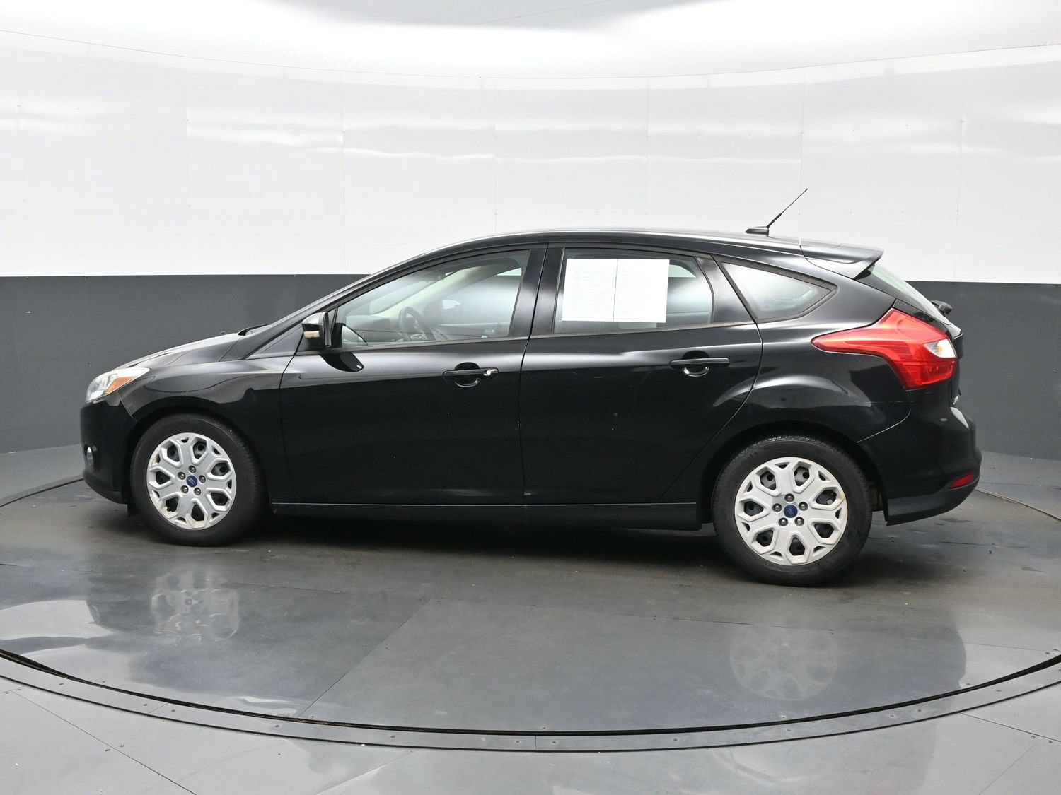 Used 2012 Ford Focus SE FWD image 3