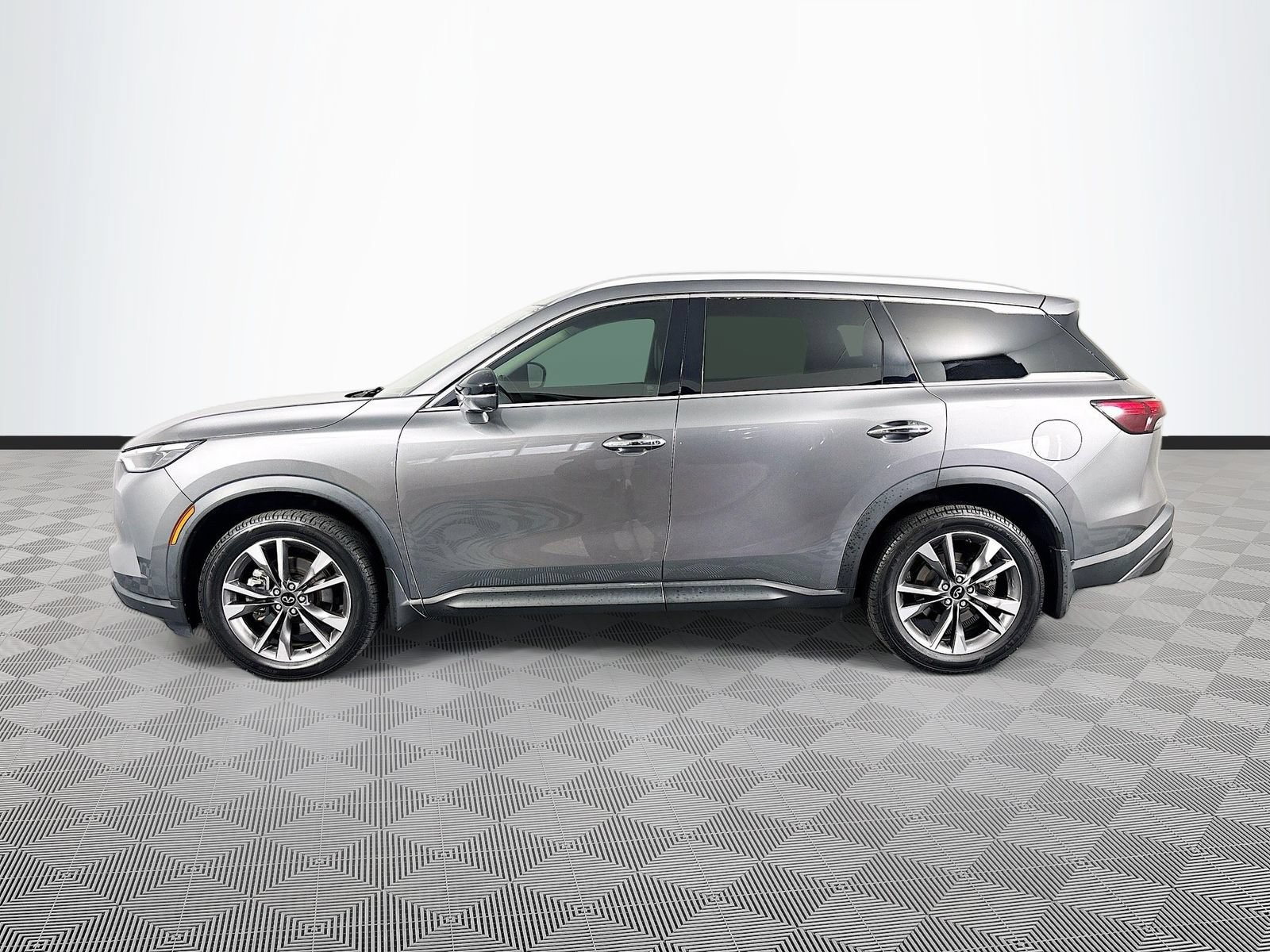 Used 2023 INFINITI QX60 Luxe w/ Performance Audio Package FWD image 4
