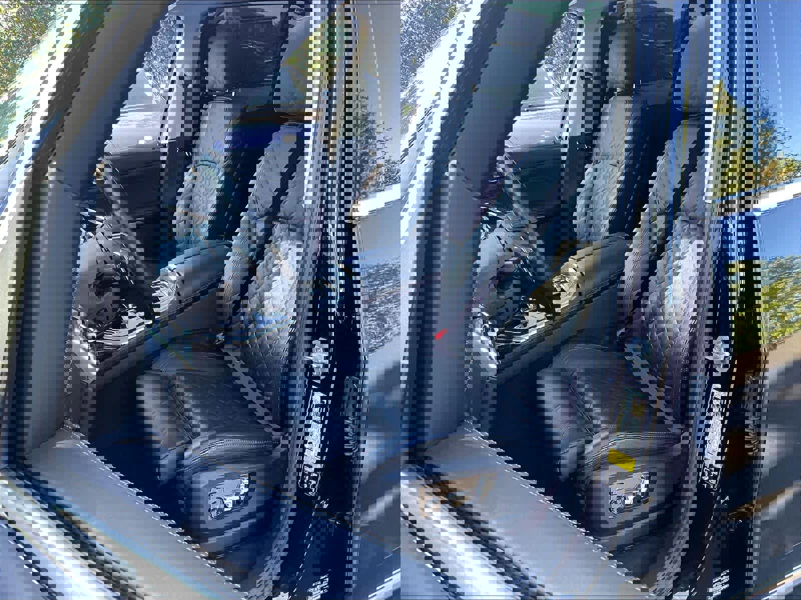 Used 2023 BMW X7 xDrive40i w/ Premium Package image 25