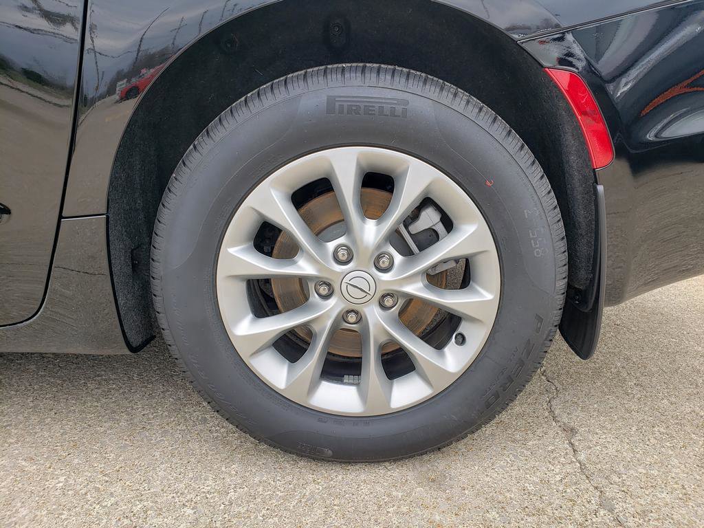 New 2026 Chrysler Pacifica Select image 24