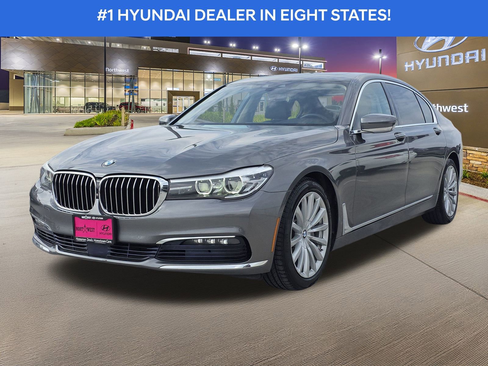 Used 2017 BMW 740i image 2