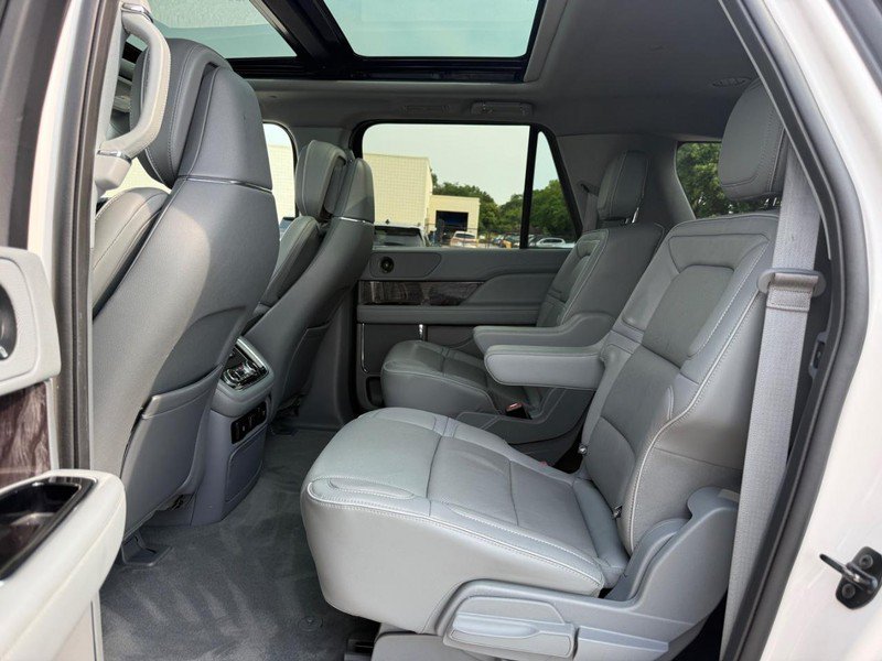 Used 2018 Lincoln Navigator L Reserve w/ Technology Package AWD/4WD image 12