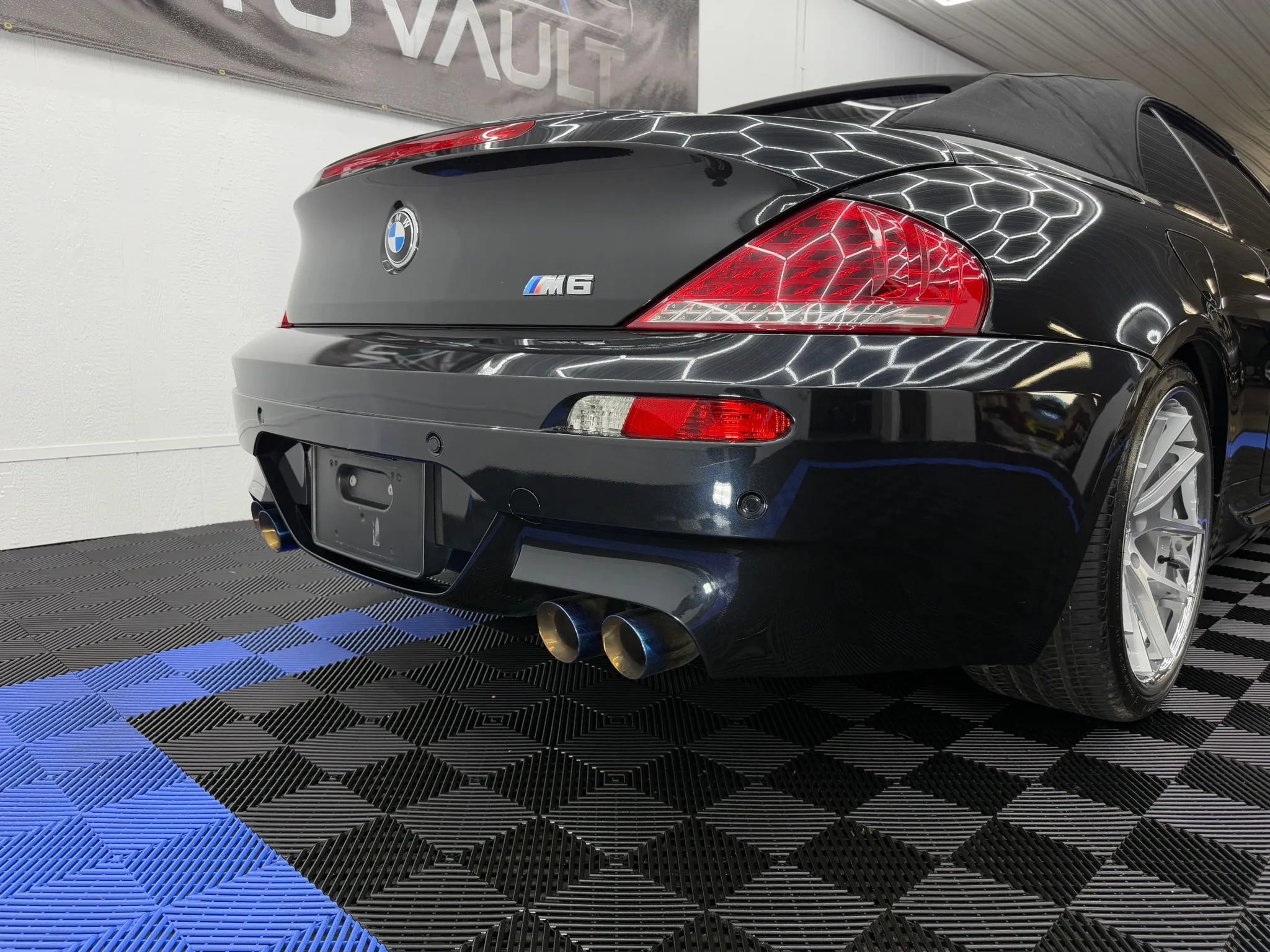 Used 2010 BMW M6 Convertible image 4
