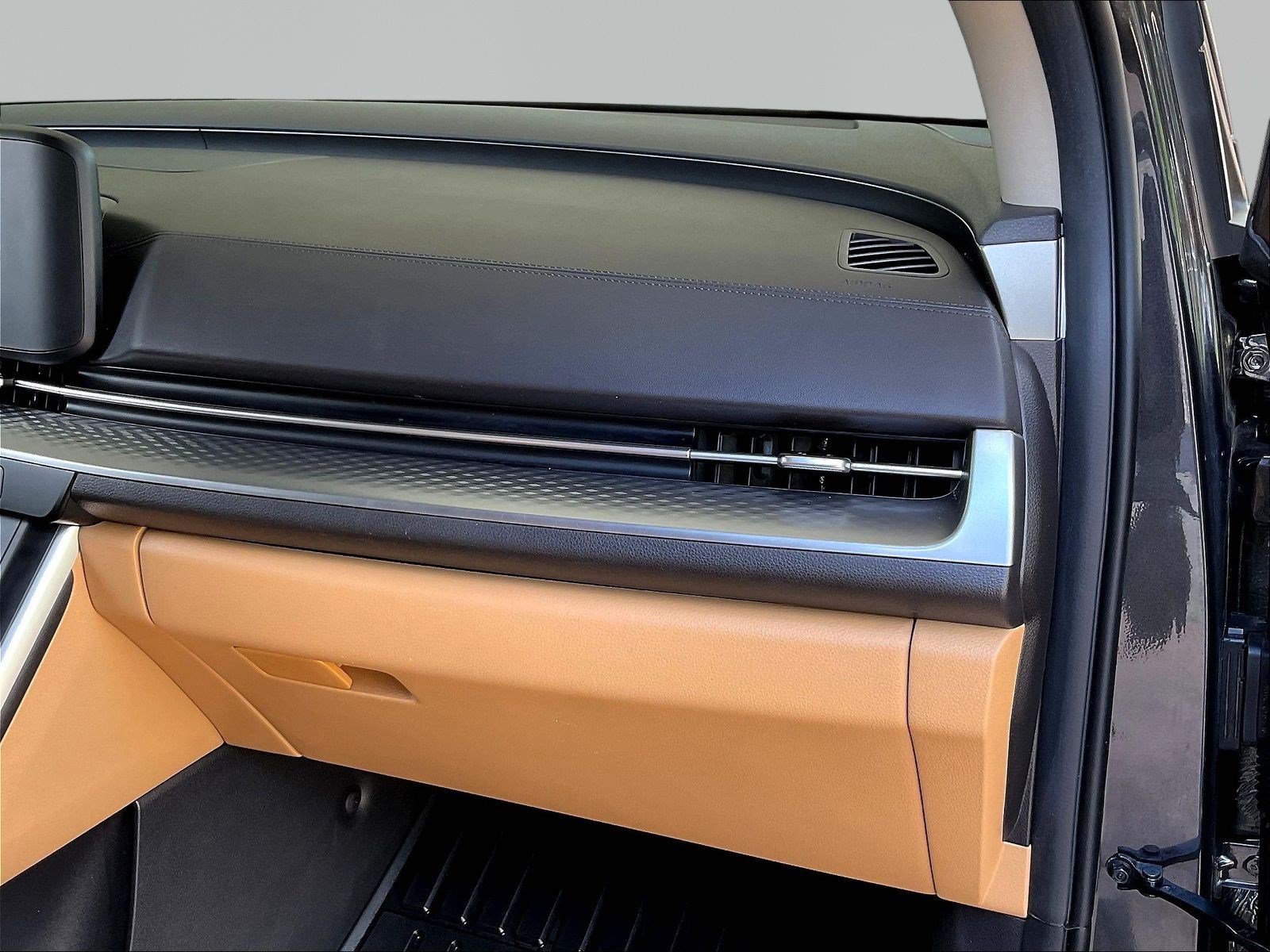 Used 2023 Kia Carnival LX FWD image 26