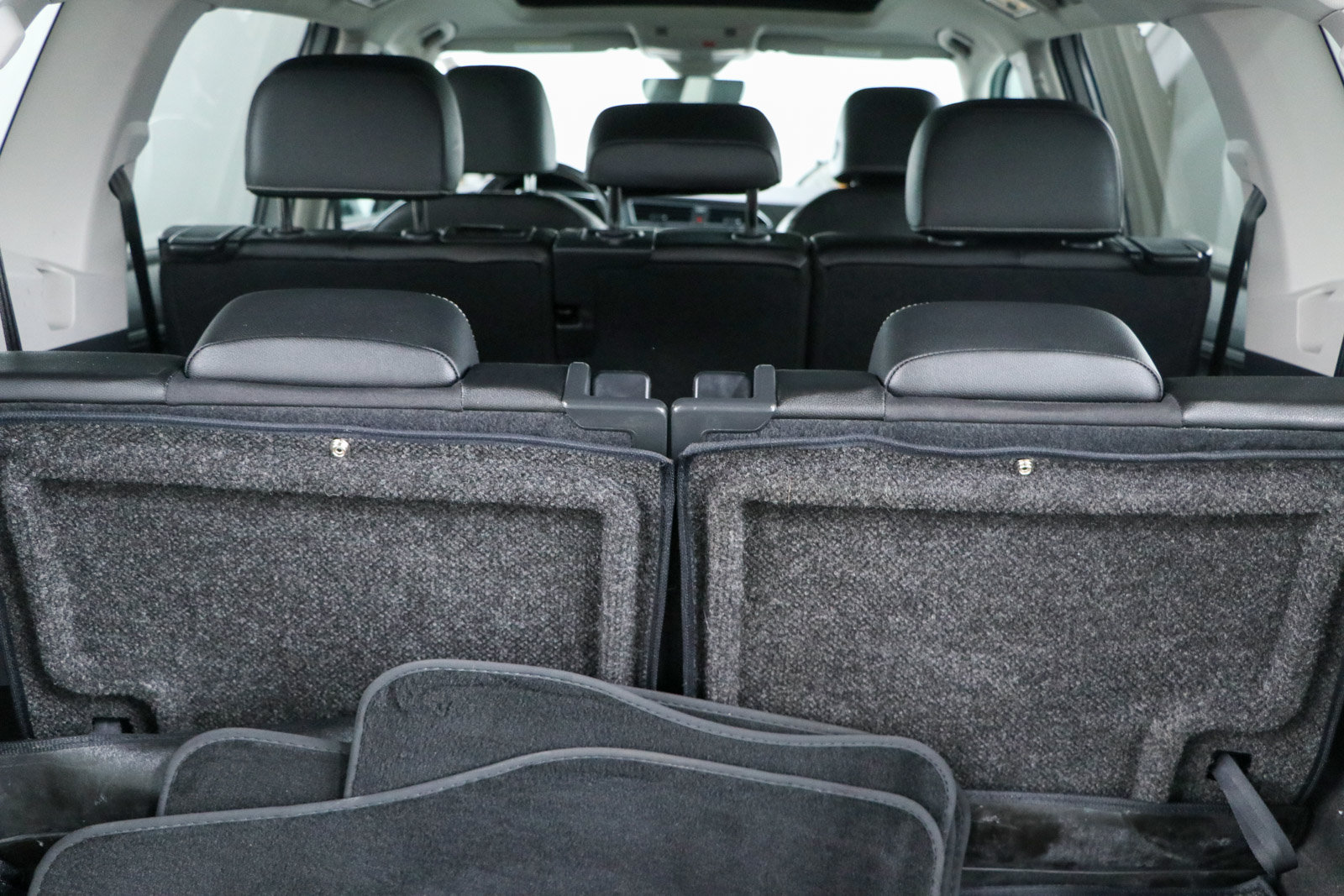 Used 2023 Volkswagen Tiguan SE w/ Panoramic Sunroof Package FWD image 31