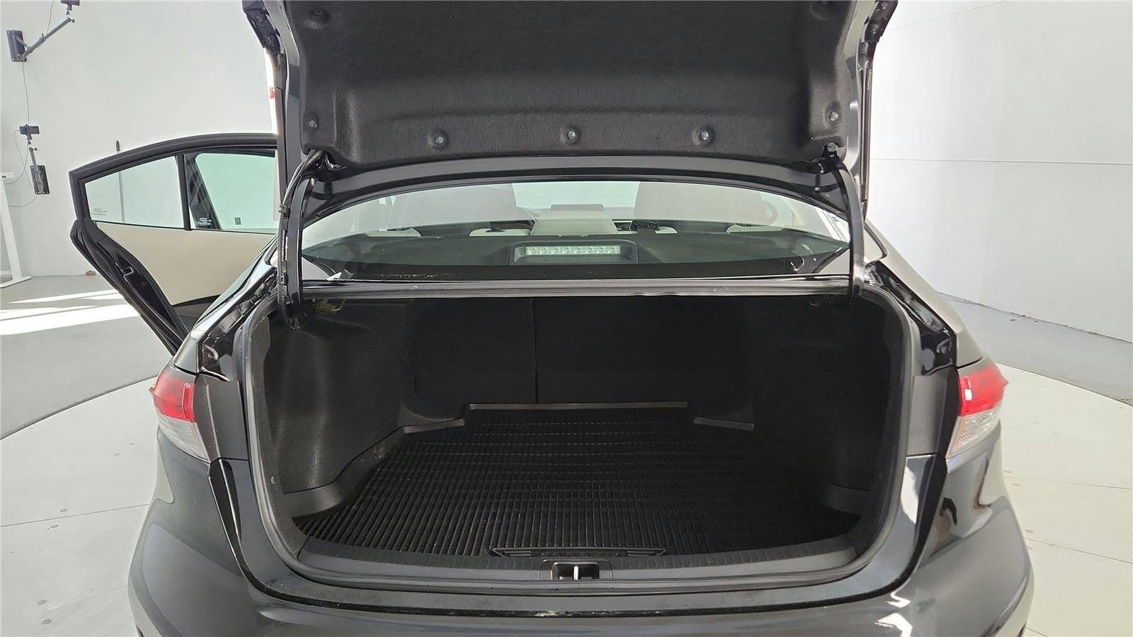 Used 2023 Toyota Corolla LE image 20