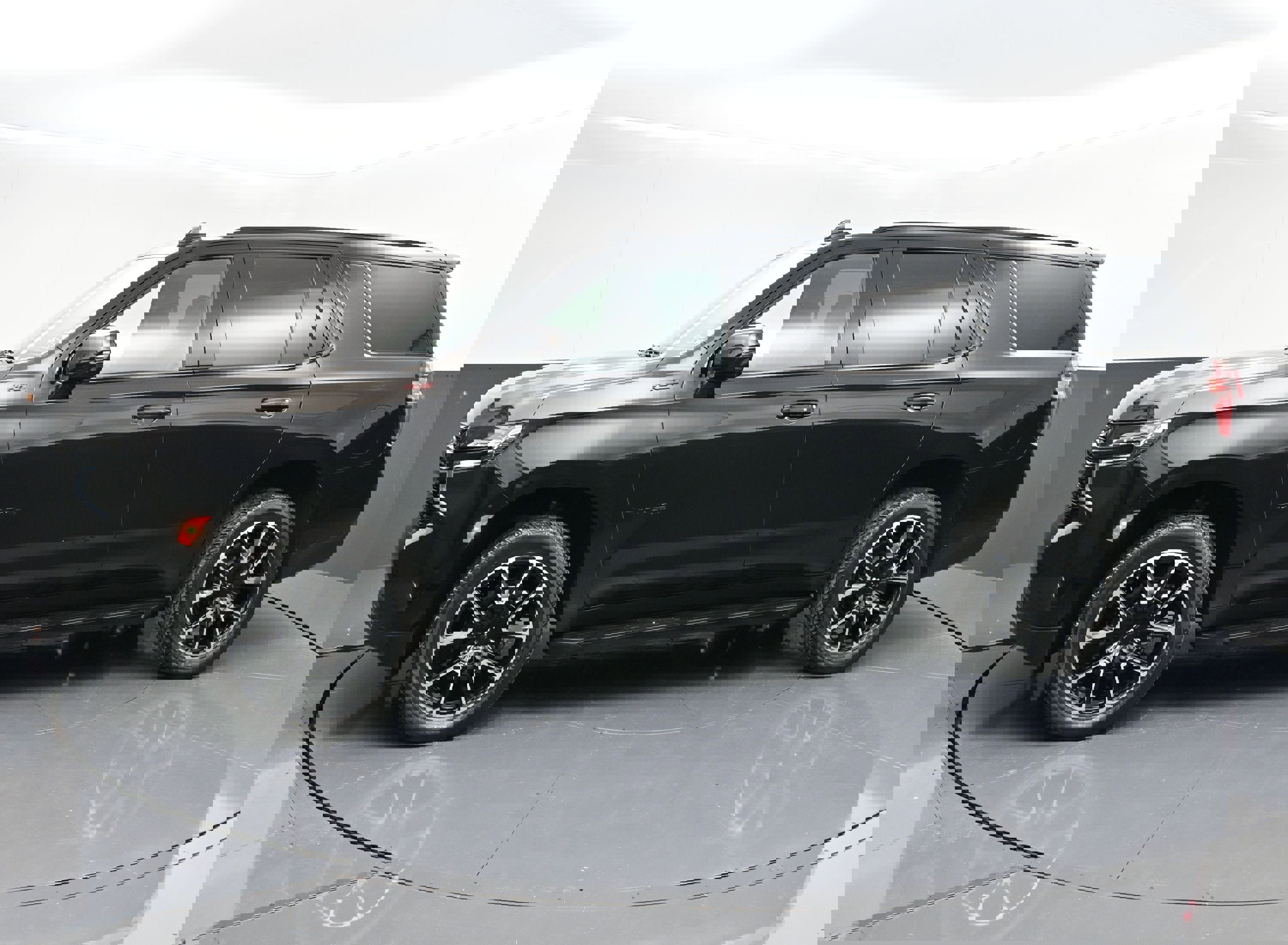 Used 2023 Chevrolet Tahoe RST w/ Luxury Package image 4