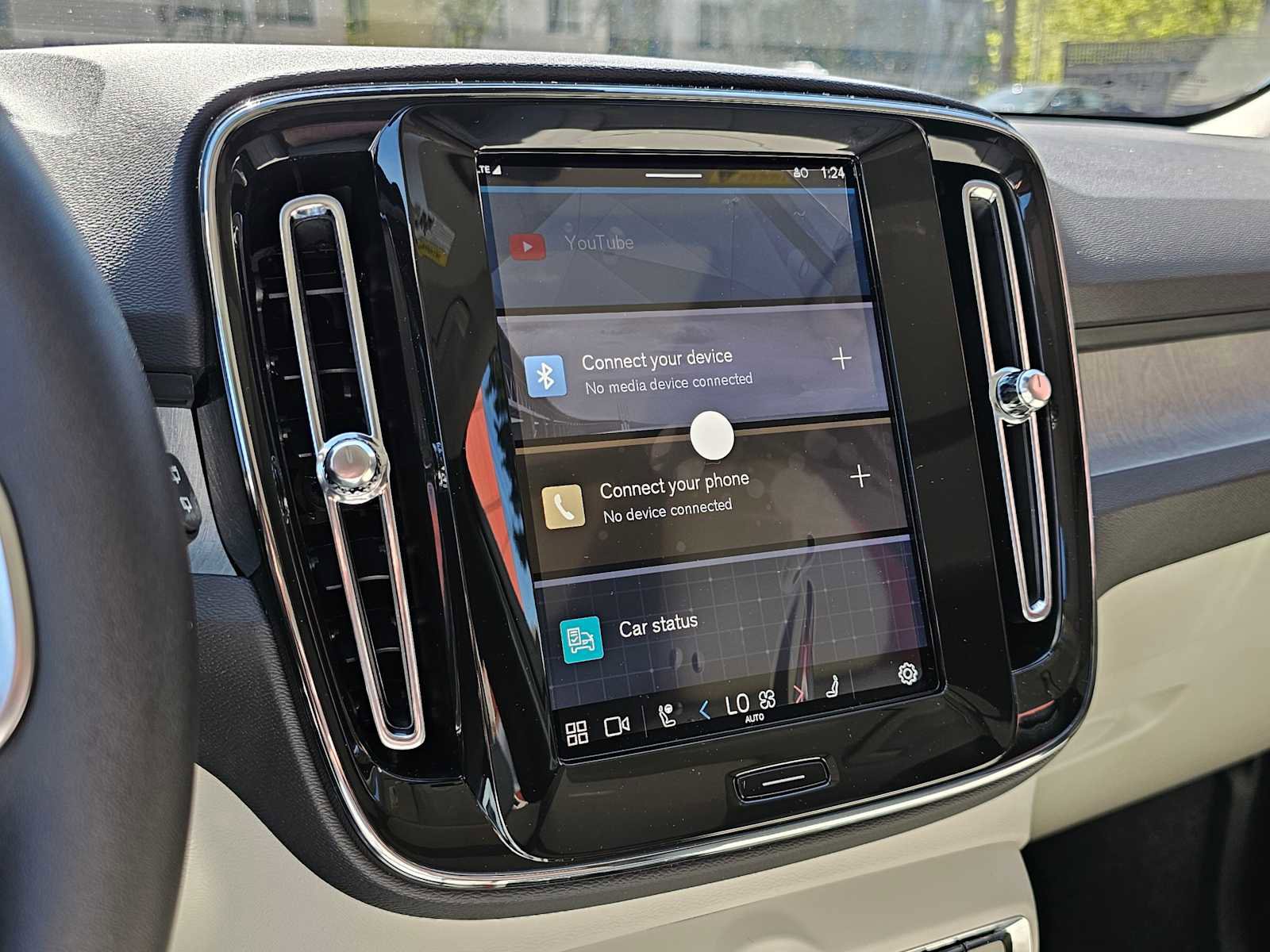 New 2025 Volvo XC40 B5 Ultra w/ Climate Package image 22