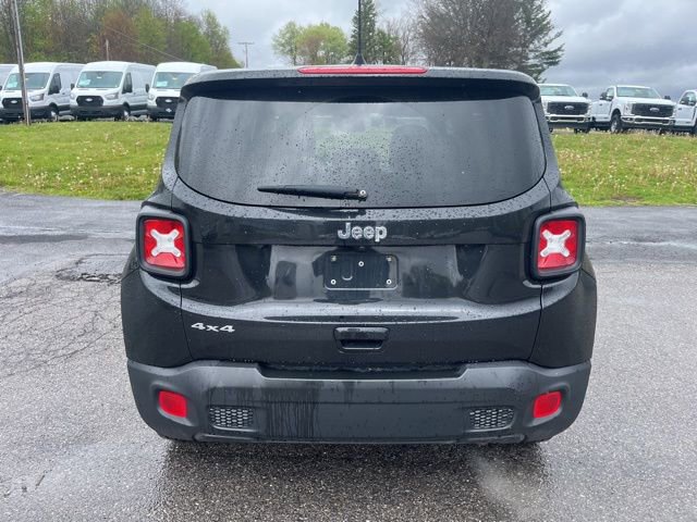Used 2023 Jeep Renegade Latitude AWD/4WD image 7