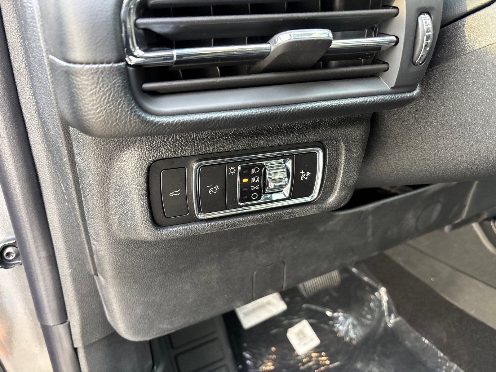 New 2026 Lincoln Corsair Premiere image 14