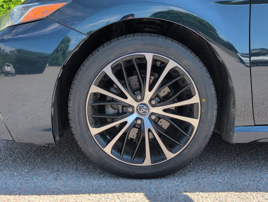 Used 2019 Toyota Camry SE FWD image 5
