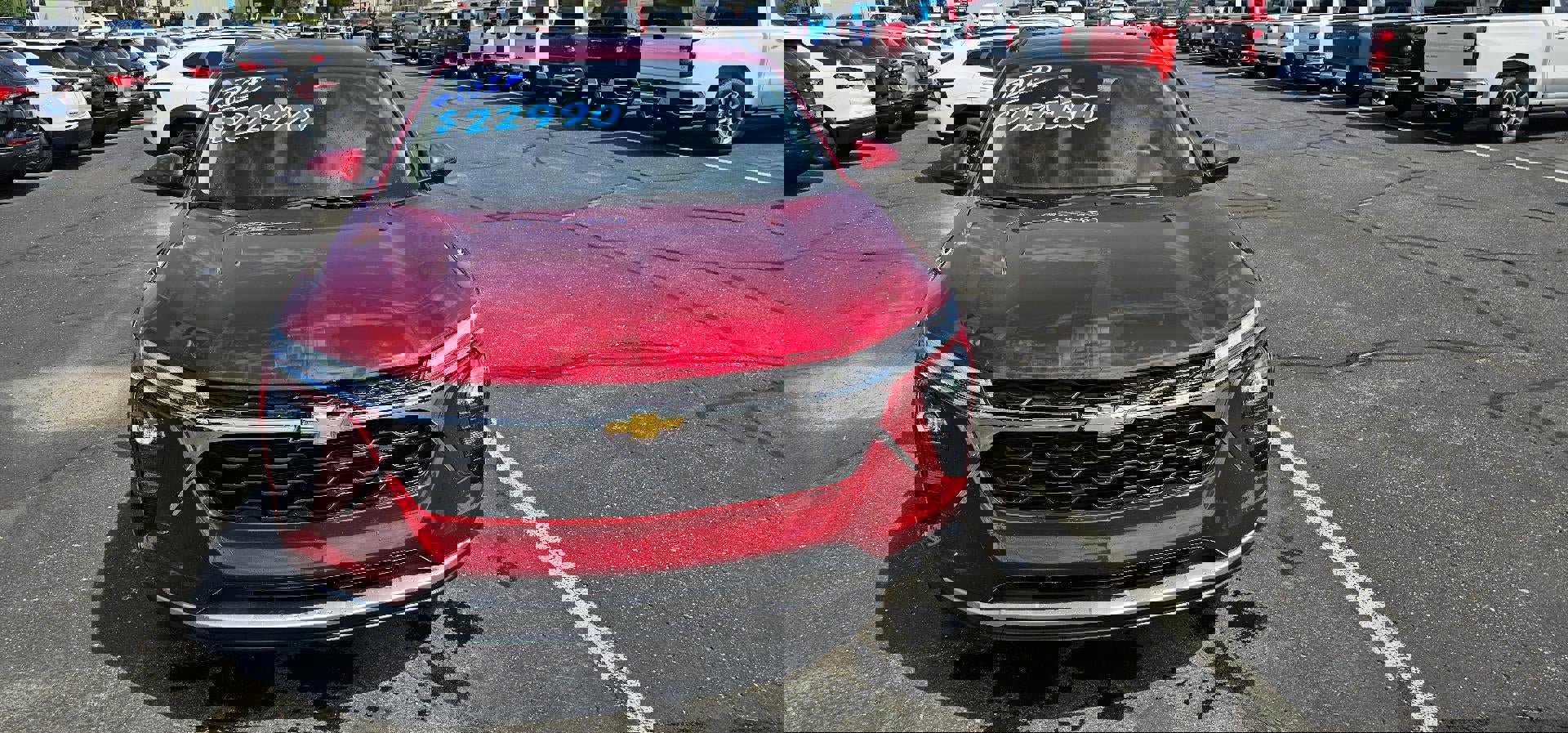 Used 2024 Chevrolet Trax LT w/ Driver Confidence Package image 2