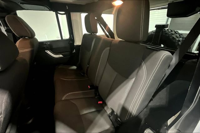 Used 2016 Jeep Wrangler Unlimited Rubicon w/ Dual Top Group image 22