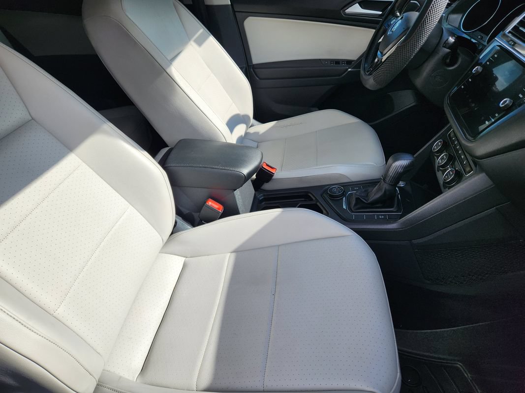 Used 2018 Volkswagen Tiguan SE AWD/4WD image 17
