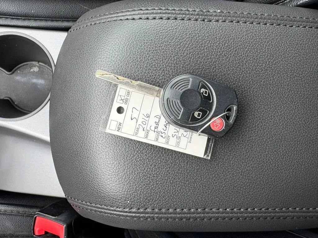 Used 2016 Ford Escape SE w/ Equipment Group 201A AWD/4WD image 21